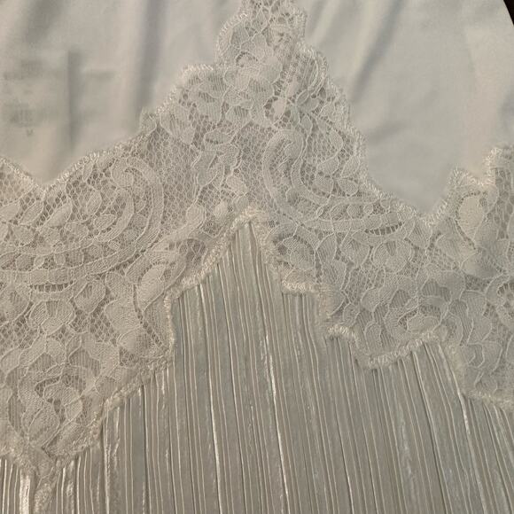 Express white accordion front v-neck tank top size M NWT - Picture 5 of 11